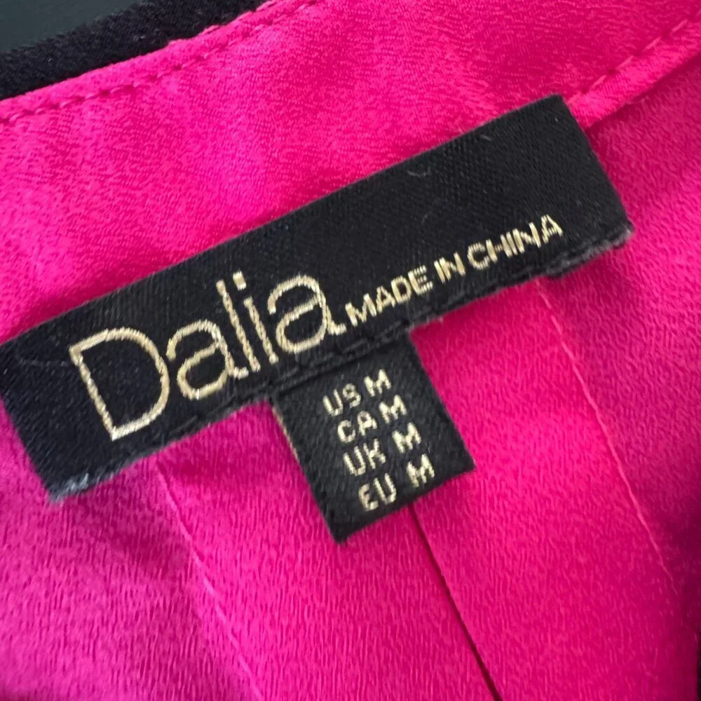 🔥 4 for $20 DEAL 🔥 Dalia Hot Pink Sleeveless Blouse Size M - Picture 2 of 5